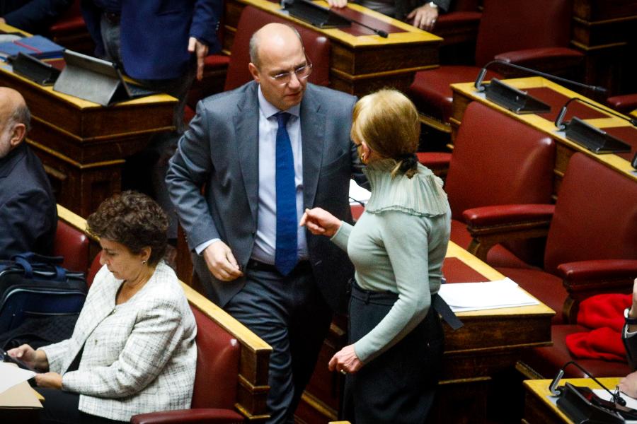 Ο Γ.Οικονόμου… «μάζευε» την Φ.Πιπιλή που κουνούσε το δάχτυλο στην αντιπολίτευση – Το σχόλιο του Αλέξη Τσίπρα