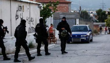 Σε εξέλιξη αστυνομική επιχείρηση στη δυτική Αττική μετά τις ταραχές των Ρομά
