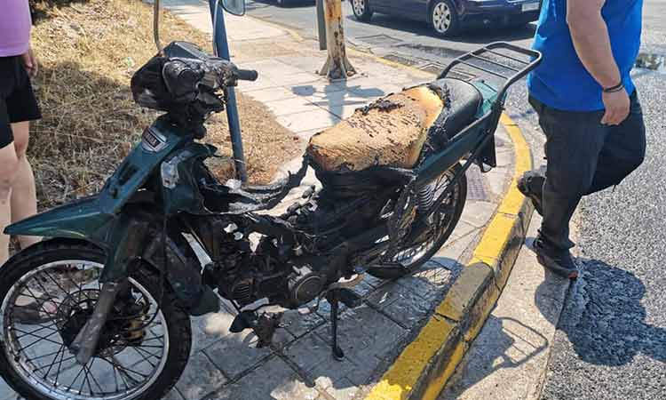 Αλεξανδρούπολη: Άνδρας έκλεψε τρία δίκυκλα σε ένα βράδυ και έβαλε φωτιά στο ένα