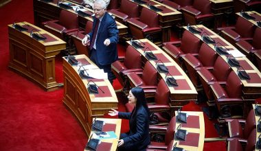 Ανέβηκαν οι τόνοι μεταξύ Γ.Ραγκούση και Ν.Γιαννακοπούλου στη Βουλή για τις υποκλοπές