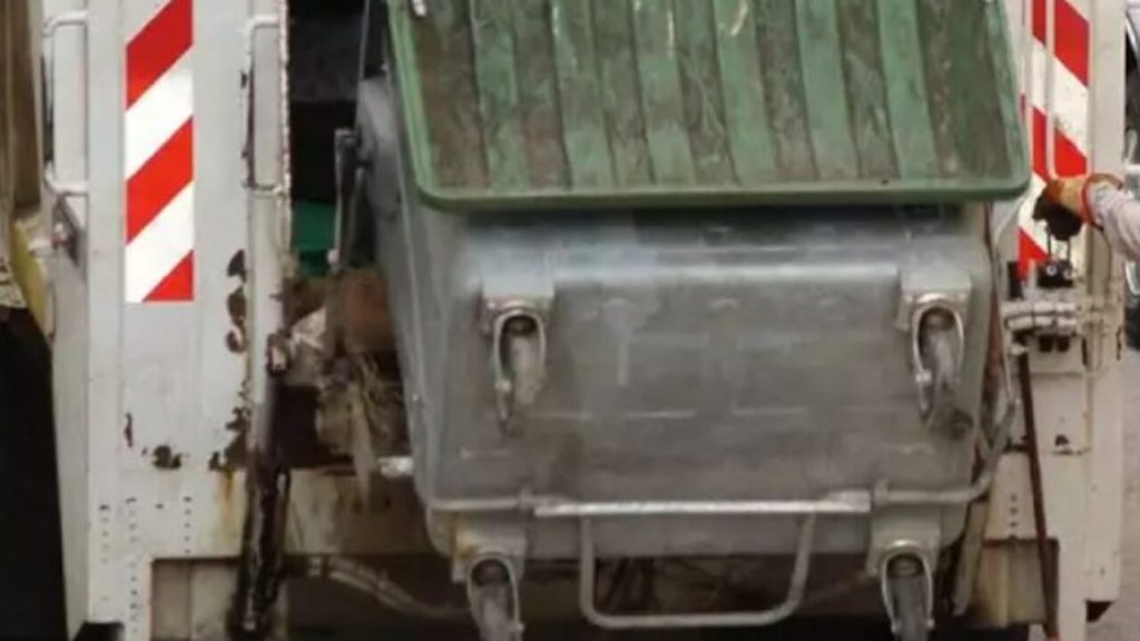 Εργατικό ατύχημα στην Κρήτη: Εργαζόμενος σε απορριμματοφόρο χτύπησε στο κεφάλι