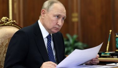 Β.Πούτιν: «Η επιθυμία της Δύσης για κυριαρχία αυξάνει τους κινδύνους σύγκρουσης»