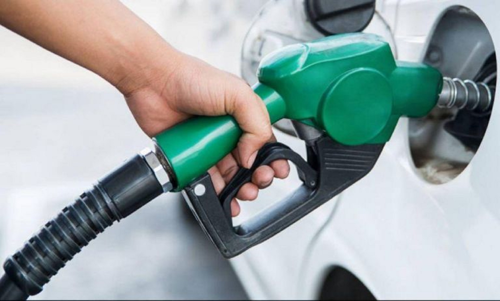 Πρόεδρος Πρατηριούχων: «Τα Χριστούγεννα η βενζίνη θα είναι 20% φθηνότερη από ό,τι το καλοκαίρι»