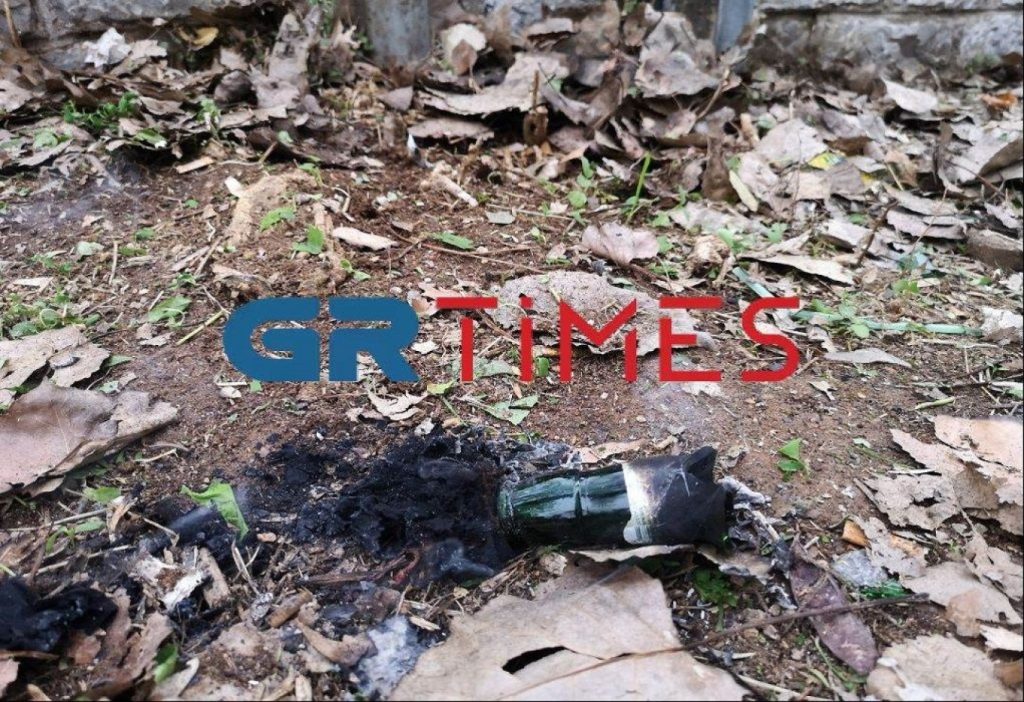 Επίθεση με εμπρηστικές βόμβες σε διμοιρία των ΜΑΤ στο ΑΠΘ (φωτό-βίντεο)