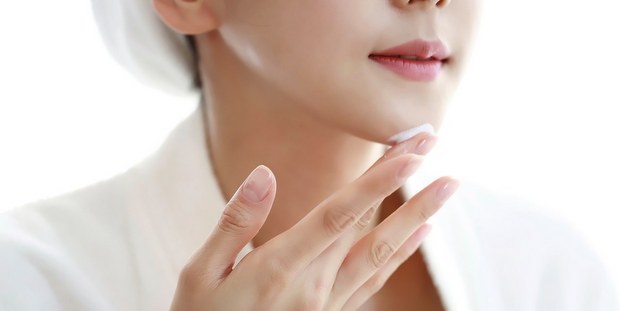 Νιασιναμίδη: Τι πρέπει να ξέρεις για το συστατικό που βοηθά με τις κηλίδες