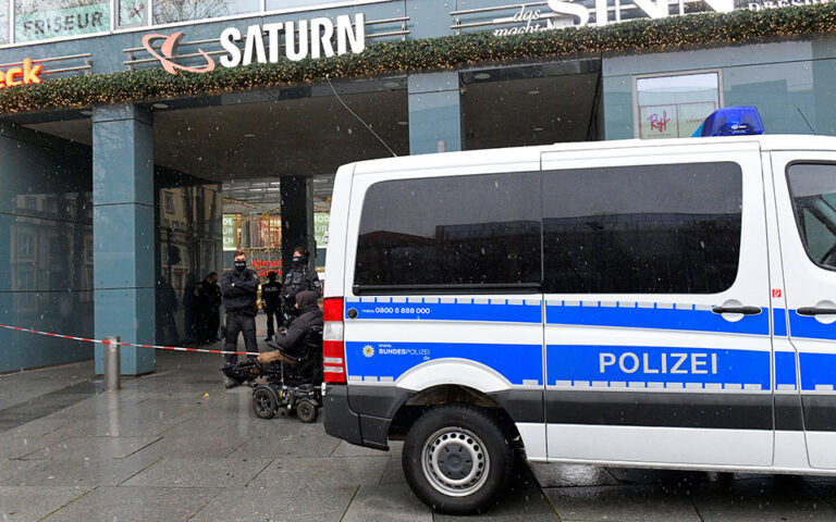 Γερμανία: 40χρονος σκότωσε γυναίκα και εισέβαλλε σε εμπορικό κέντρο στη Δρέσδη – Πληροφορίες για ομήρους