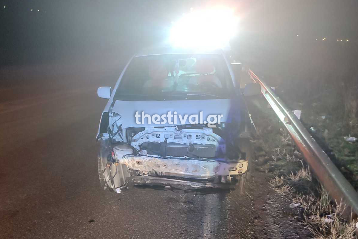 Θεσσαλονίκη: Αυτοκίνητο έπεσε σε στάση λεωφορείου τα ξημερώματα – Απεγκλωβίστηκαν δύο άτομα