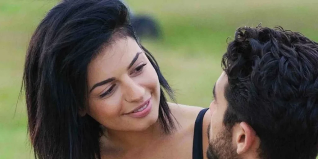 Δύο χρόνια μετά το «The Bachelor»: Η Αντζελίνα τα άλλαξε όλα και είναι… άλλος άνθρωπος (φωτό)