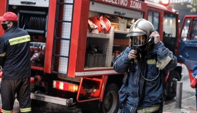 Τυλίχτηκε στις φλόγες αυτοκίνητο στην Αθηνών-Κορίνθου