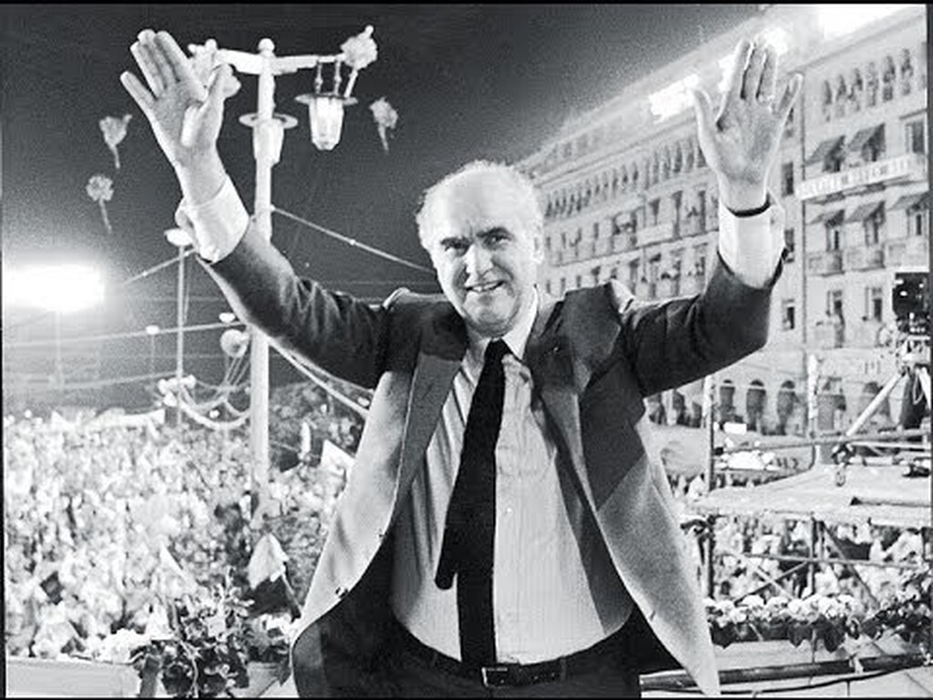 Το «ακούσαμε» και αυτό: Ο ΣΚΑΪ «αγιοποίησε» τον Ανδρέα Παπανδρέου (βίντεο)