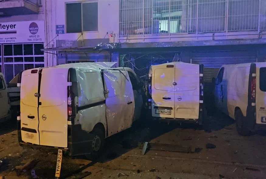 Ισχυρή έκρηξη σε επιχείρηση καπνικών προϊόντων στον Κολωνό