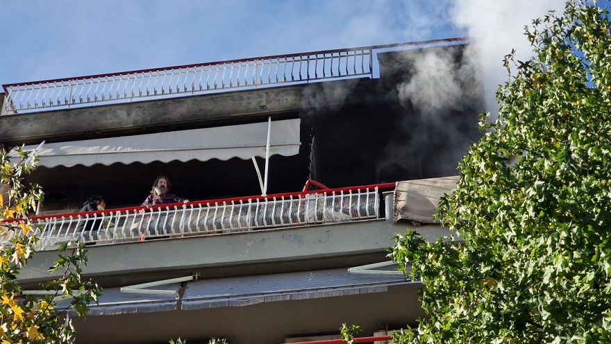 Θεσσαλονίκη: Από αναμμένα κεριά πιθανότατα προκλήθηκε η φωτιά στο διαμέρισμα (βίντεο-φωτο)