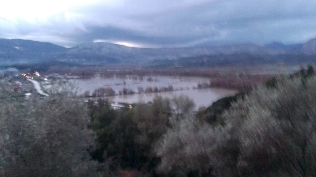 Θεσπρωτία: Υπερχείλισε ο ποταμός Καλαμάς – 15.000 στρέμματα κάμπου έχουν μετατραπεί σε λίμνη (φωτο)