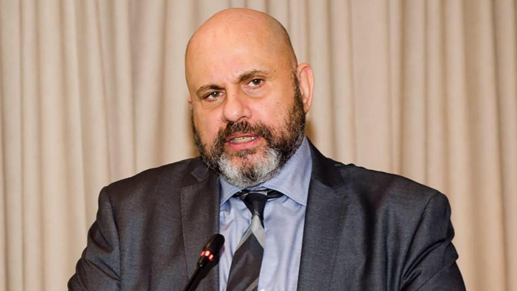 Θεσσαλονίκη: Αθωώθηκε ο καθηγητής Δημήτρης Κούβελας για την ανάρτησή του για το εμβόλιο κατά του κορωνοϊού