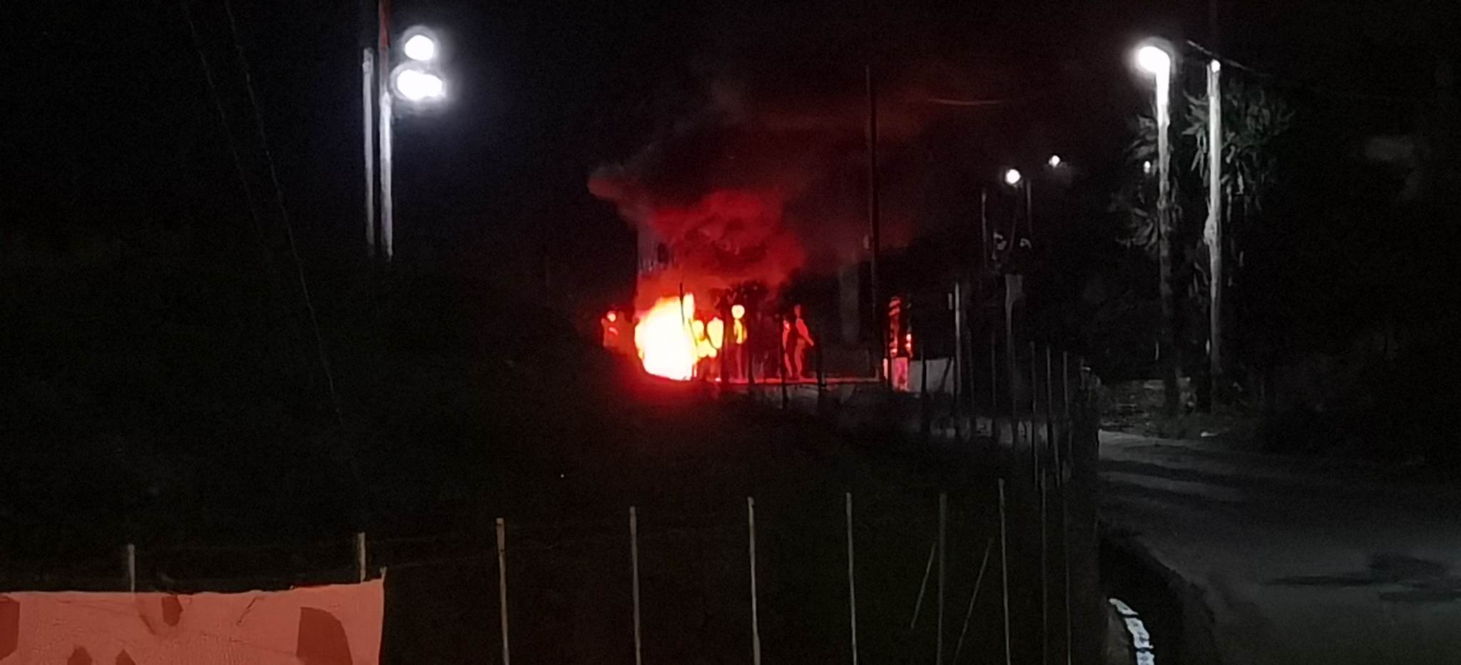 Πάτρα: Ρομά έκαψαν κάδους στην Περιμετρική – Ανήλικοι πετούσαν πέτρες προς τα διερχόμενα οχήματα