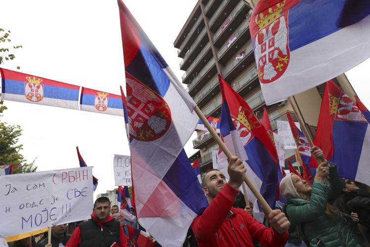 Μεγάλες διαδηλώσεις υπέρ των Σέρβων του Κοσόβου στο Βελιγράδι (βίντεο)