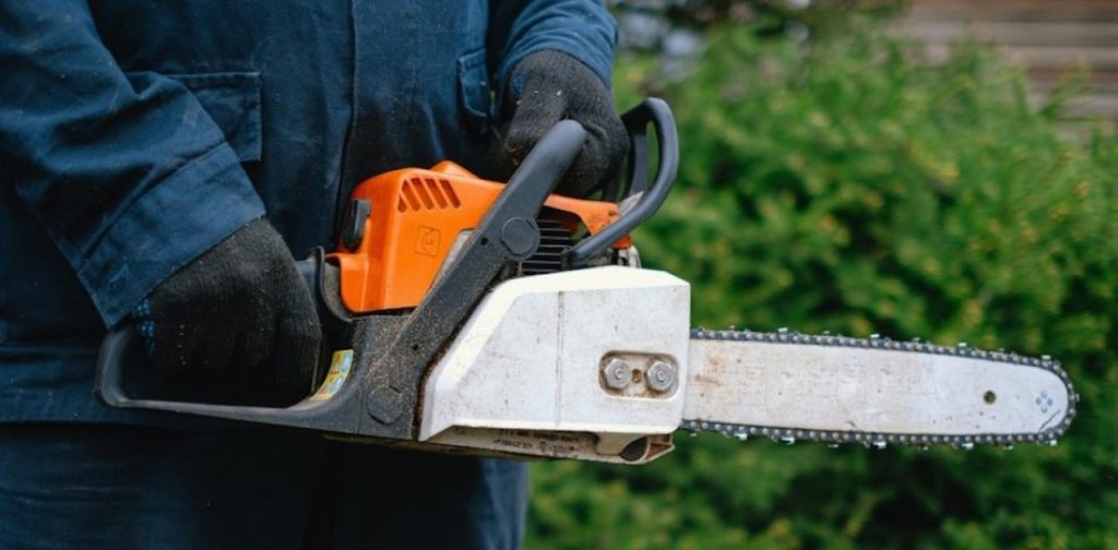 Βόλος: Ο 39χρονος που απείλησε με αλυσοπρίονο εργαζόμενη του Δήμου ίσως αφεθεί ελεύθερος – Πάσχει από σχιζοφρένεια