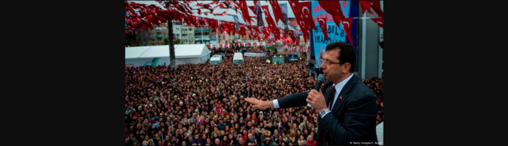Κωνσταντινούπολη: Πλήθος κόσμου σε ομιλία του Ε.Ιμάμογλου – «Παραιτήσου Ερντογάν» το κεντρικό σύνθημα
