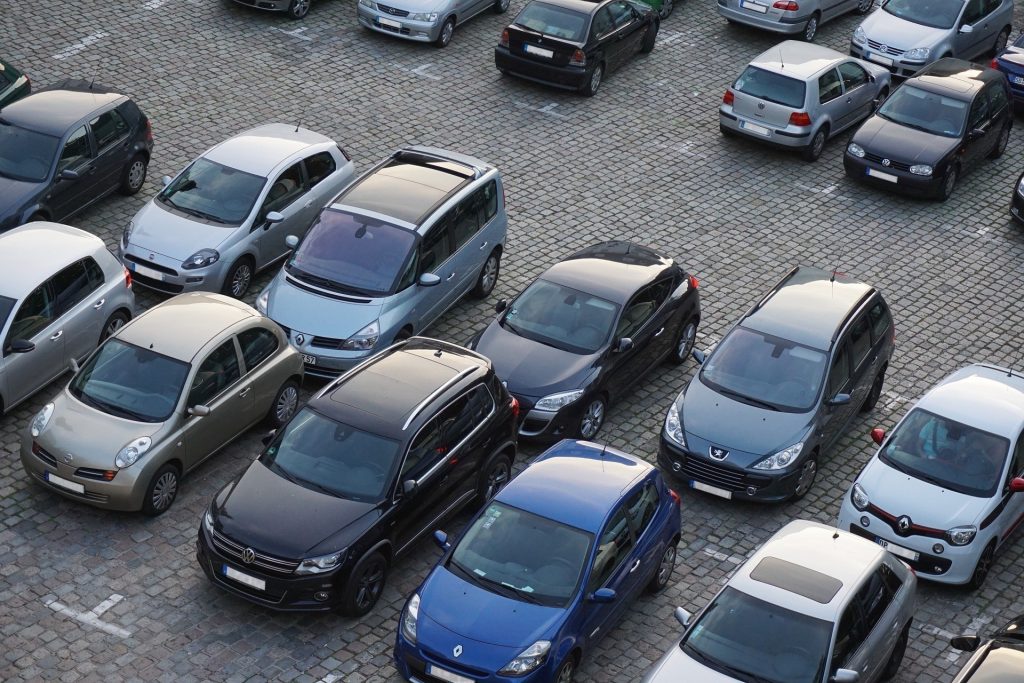 Σε «ρόλο τροχαίας» η ΑΑΔΕ από το 2023: Θα μπορεί να εισπράττει τα πρόστιμα που… επιβάλει στα ανασφάλιστα οχήματα