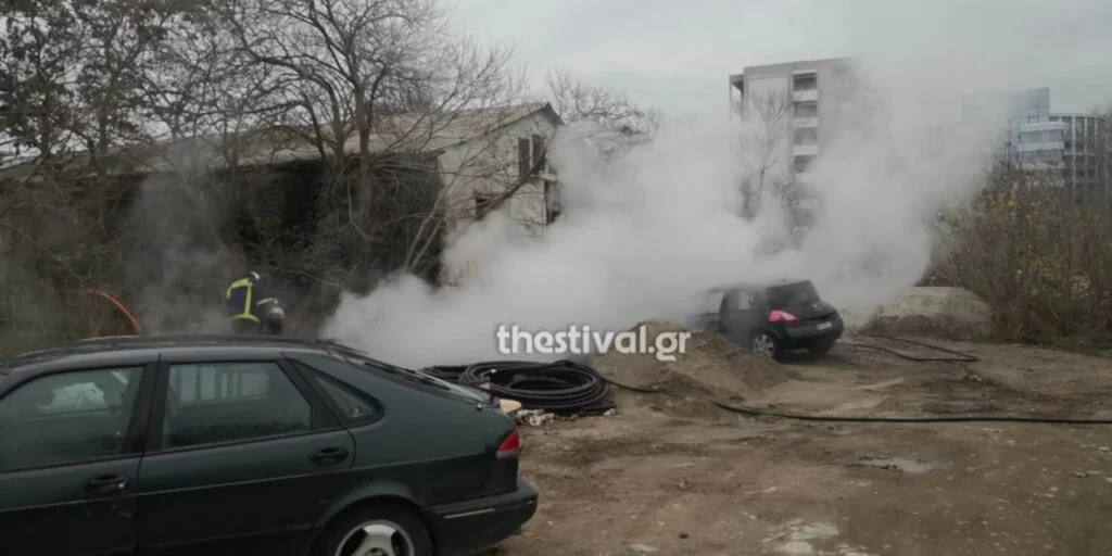 Θεσσαλονίκη: Φωτιά κοντά στο σιδηροδρομικό σταθμό (φωτό)