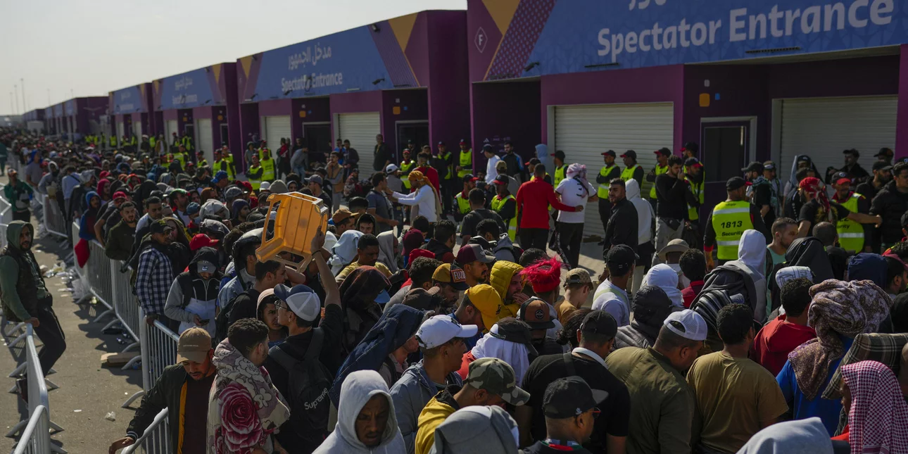 Μουντιάλ: Ουρές κάνουν οι Μαροκινοί για ένα εισιτήριο στον ημιτελικό – Κοιμούνται έξω από τα εκδοτήρια