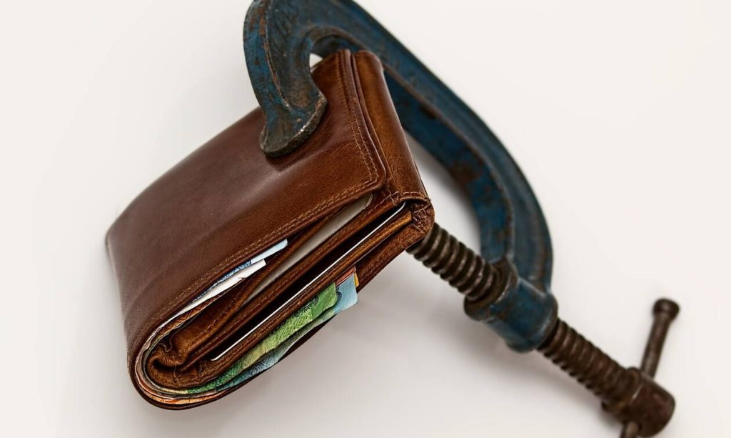 Υπερχρεωμένα νοικοκυριά: «Παράθυρο» για διαγραφή χρεών προς την Εφορία – Αναλυτικά τι πρέπει να ξέρετε