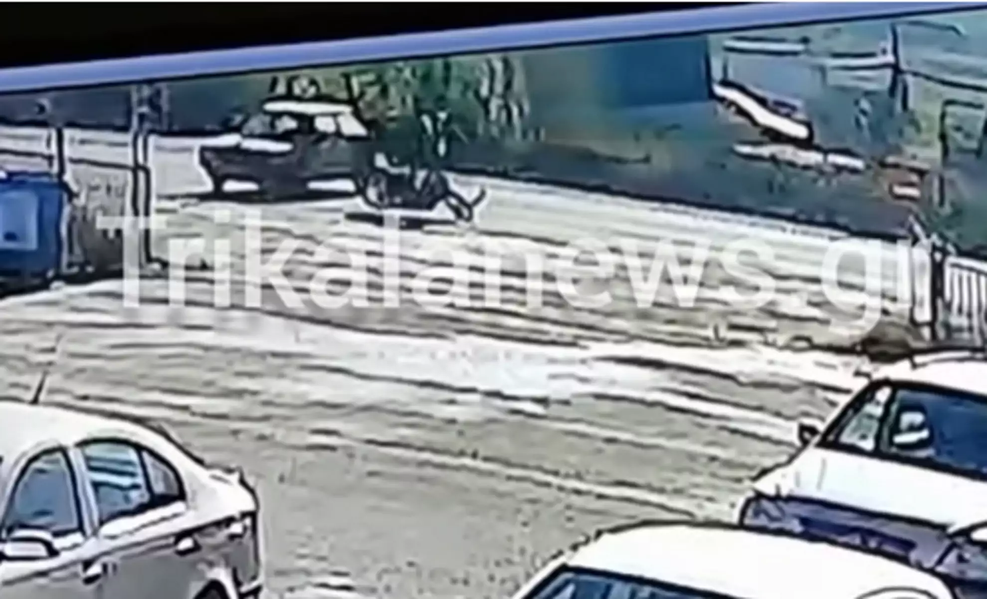 Τρίκαλα: Σοκαριστικό βίντεο από τροχαίο με εγκατάλειψη – Έριξε στο έδαφος αναβάτη μηχανής και εξαφανίστηκε