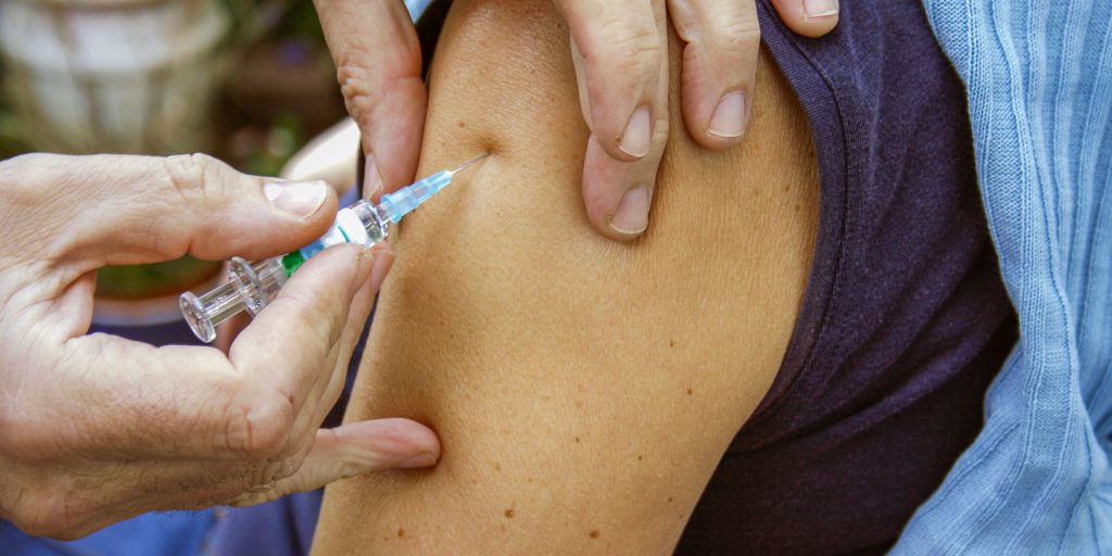 Επίσημο: Χωρίς συνταγογράφηση το εμβόλιο της γρίπης από τα φαρμακεία