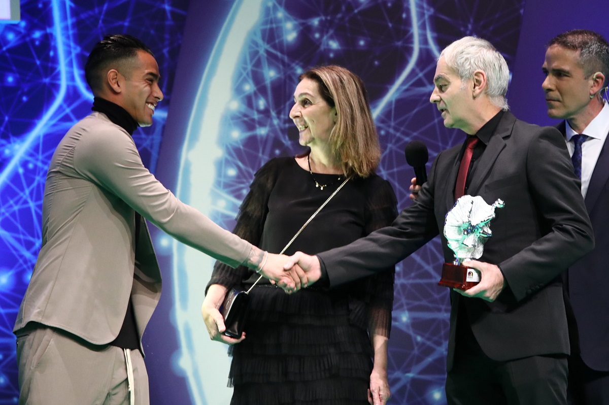 Υποκλίθηκε στο μεγαλείο του Αραούχο ο πατέρας του Α.Καμπανού: «Τέτοιοι αθλητές κοσμούν το ελληνικό ποδόσφαιρο»