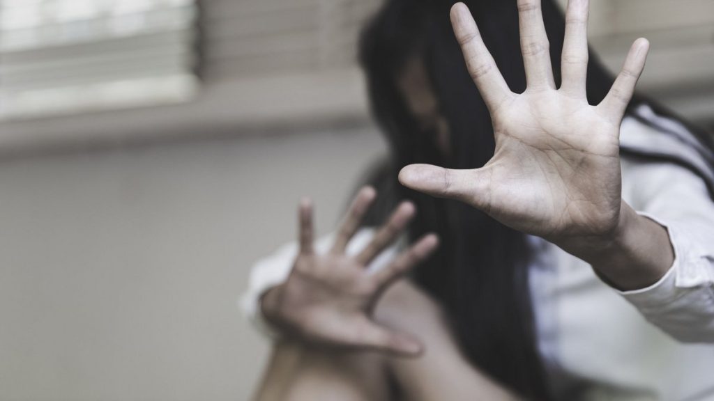 Βόλος: Ζωή «κόλαση» για 40χρονη – Την απειλούσε και την χτυπούσε επί χρόνια ο 33χρονος σύζυγός της
