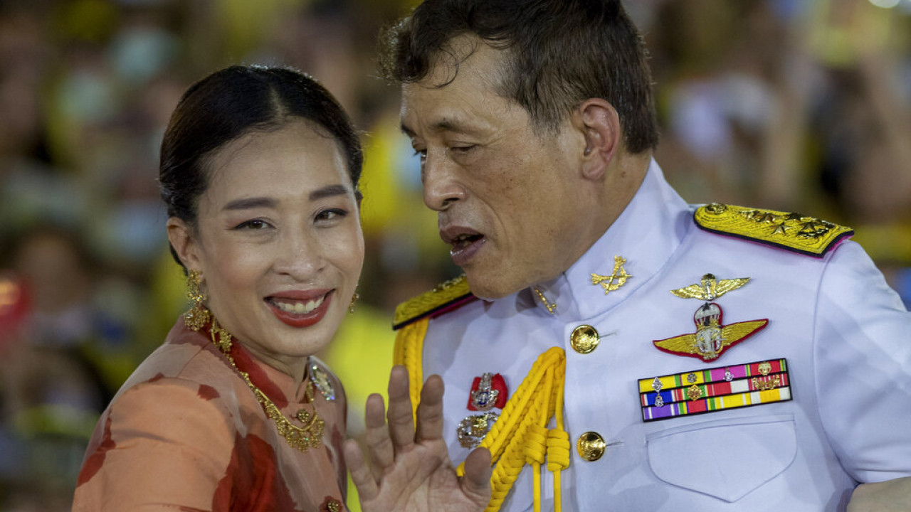 Κατέρρευσε ξαφνικά η κόρη του «playboy» βασιλιά της Ταϊλάνδης – Υπέστη καρδιακή ανακοπή (βίντεο)