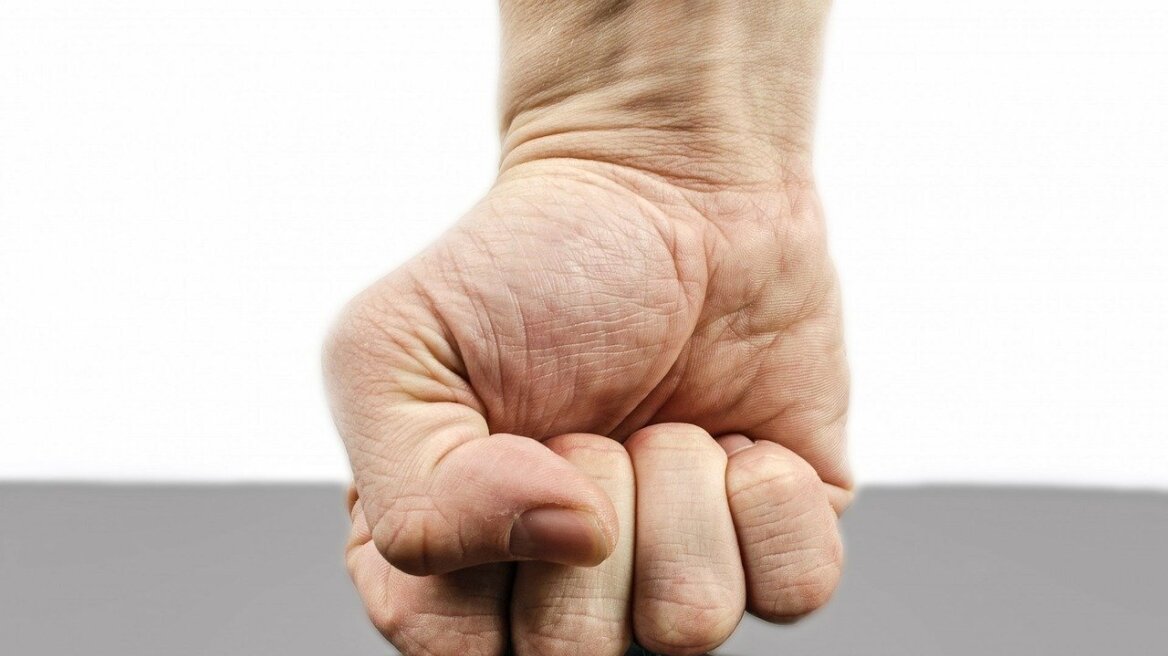 Κρήτη: «Πιάστηκαν στα χέρια» σε κεντρικό δρόμο της Αμμουδάρας – Στο νοσοκομείο ένα άτομο