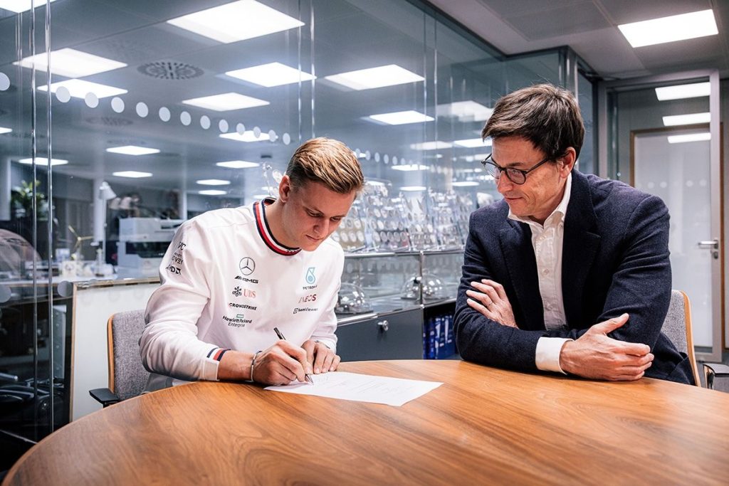 Formula 1: Η Mercedes ανακοίνωσε την απόκτηση του Μικ Σουμάχερ (φωτό)