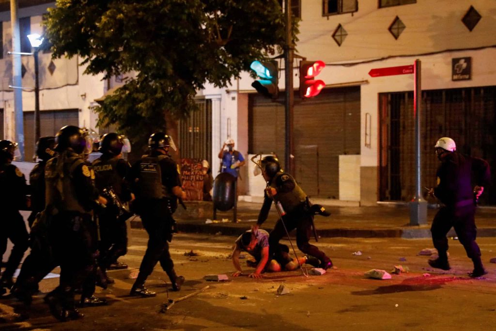 Περού: Συνεχίζεται η πολιτική κρίση – Επτά νεκροί σε συγκρούσεις στρατού – διαδηλωτών