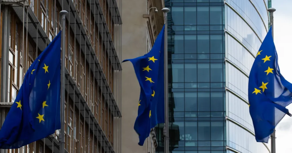 Η ΕΕ υιοθετεί τον ελάχιστο φόρο 15% στις πολυεθνικές