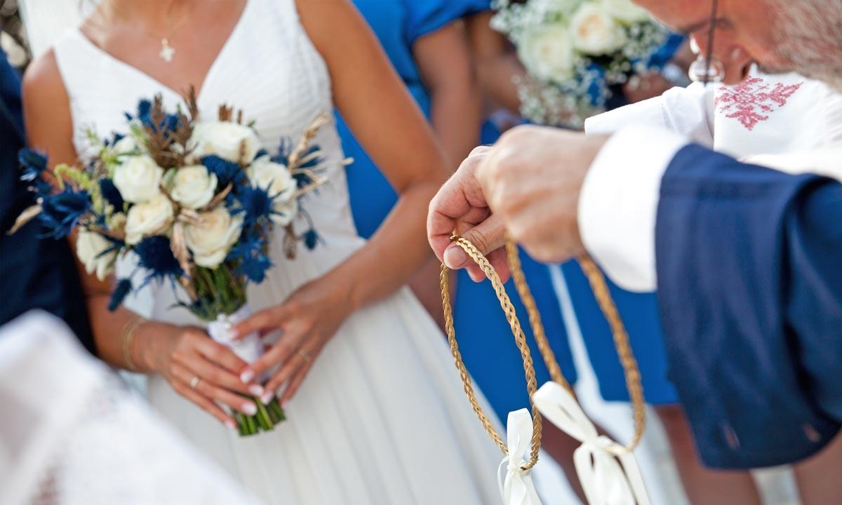 Χωρίσατε; Δείτε τι πρέπει να κάνετε τα στέφανα του γάμου σύμφωνα με την παράδοση