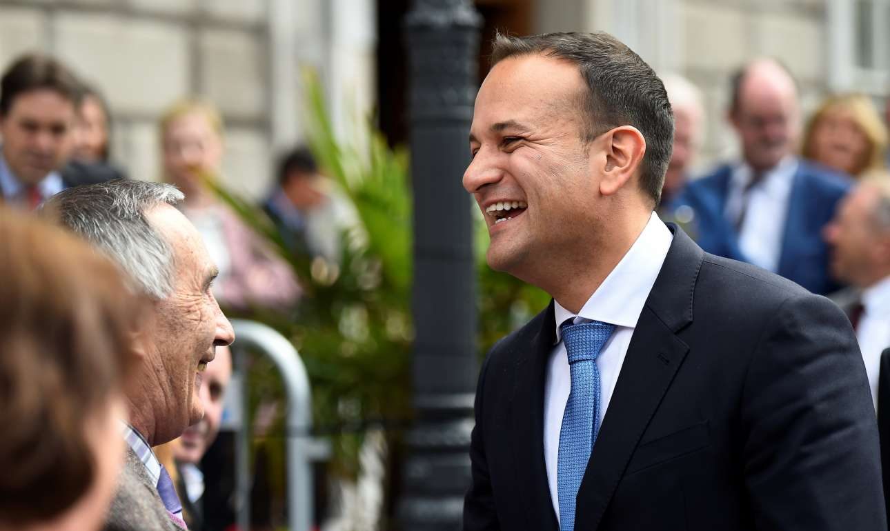 Ιρλανδία: Ο πρωθυπουργός παραιτήθηκε από τη θέση του για να τον διαδεχτεί ο Λ.Βαράντκαρ