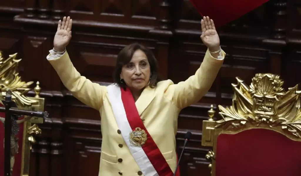 Περού: Δεν παραιτείται η πρόεδρος Ν.Μπολουάρτε – Ζητά προκήρυξη πρόωρων εκλογών