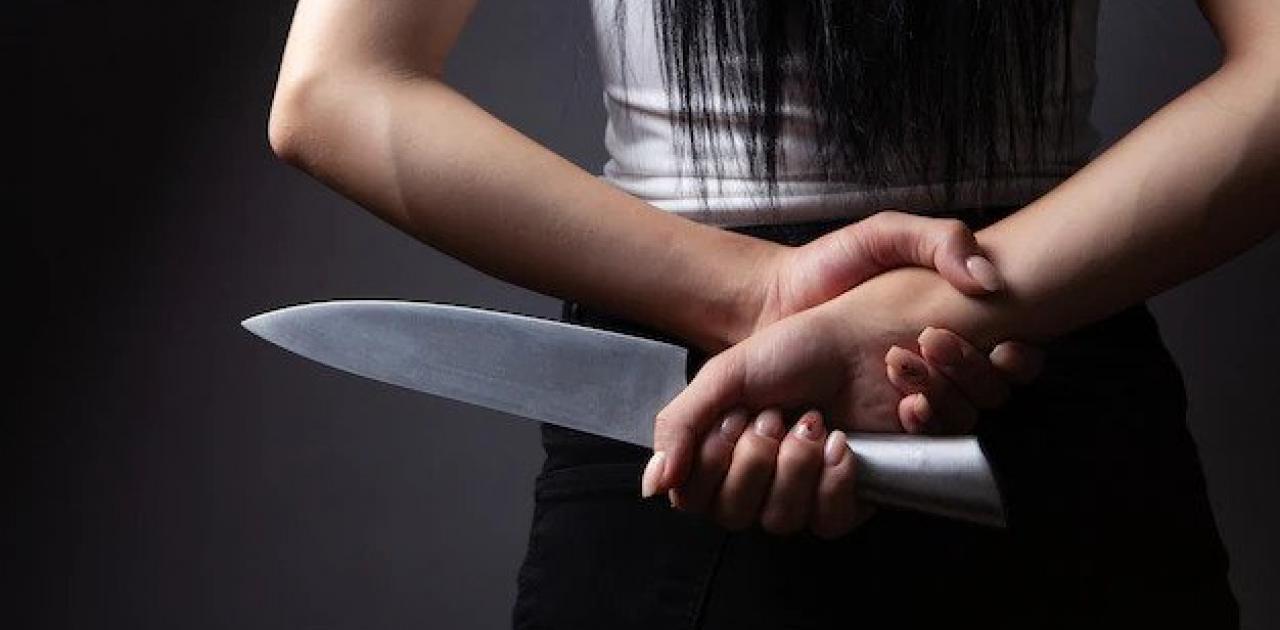 Ηράκλειο: Συνελήφθη 56χρονη που ξυλοκόπησε τη σύντροφό της και την απείλησε με μαχαίρι