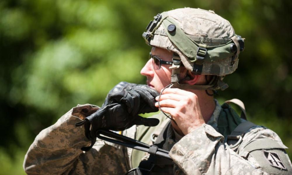 Πόσο αντέχει ένα αλεξίσφαιρο κράνος σε βολές από πιστόλια; (βίντεο)