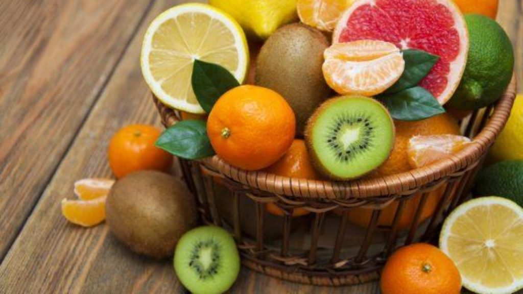 Απώλεια βάρους: Τα τρία χειμερινά φρούτα που «ξεμπλοκάρουν» τον μεταβολισμό