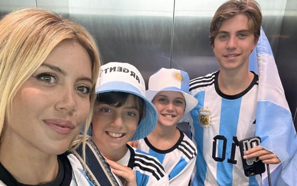 Μουντιάλ: Η Γουάντα Νάρα ταξίδεψε στο Κατάρ για να υποστηρίξει την Αργεντινή στον τελικό (φωτό)
