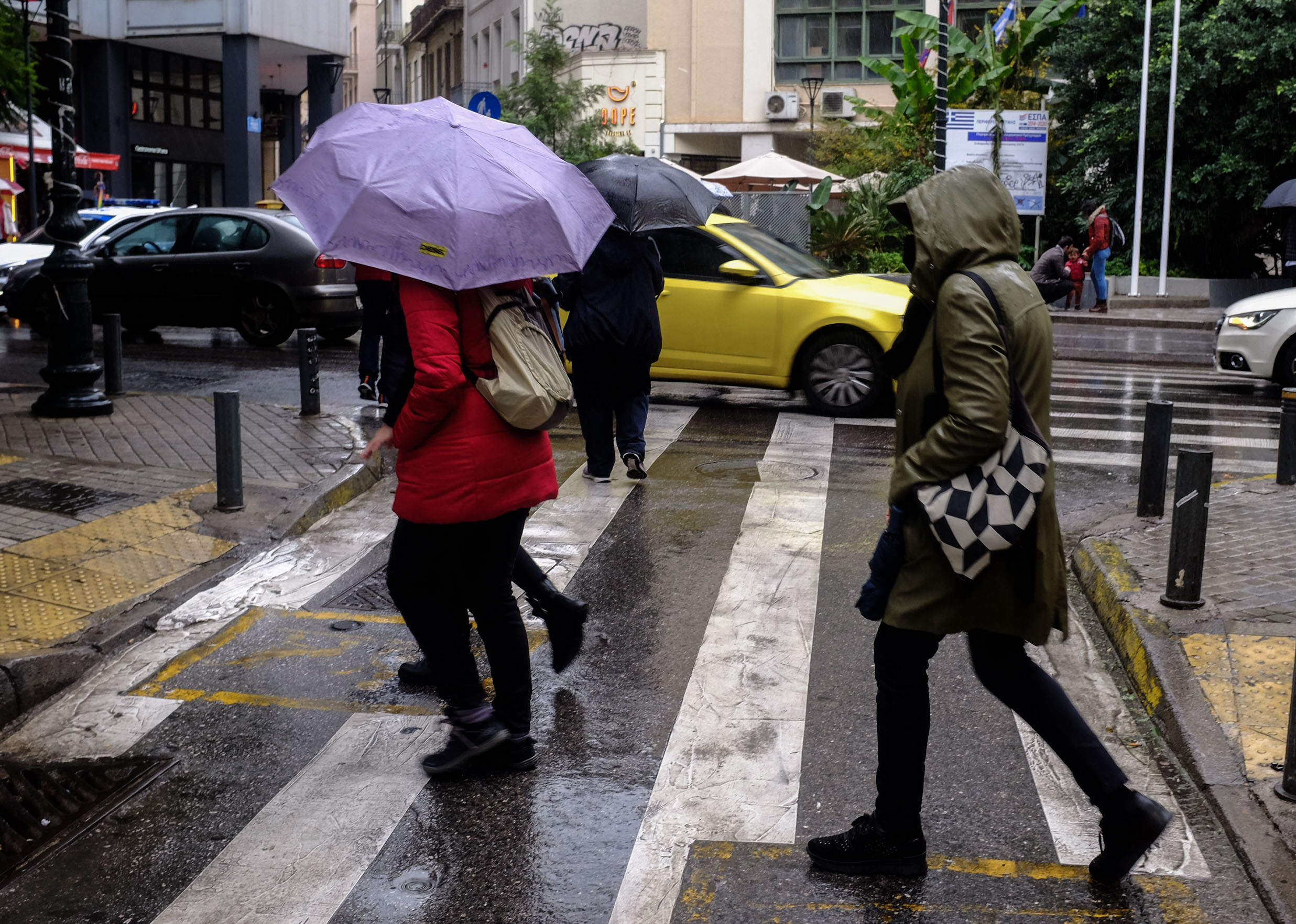 Με πτώση της θερμοκρασίας και τοπικές βροχές το αυριανό σκηνικό του καιρού – Η πρόγνωση της ΕΜΥ