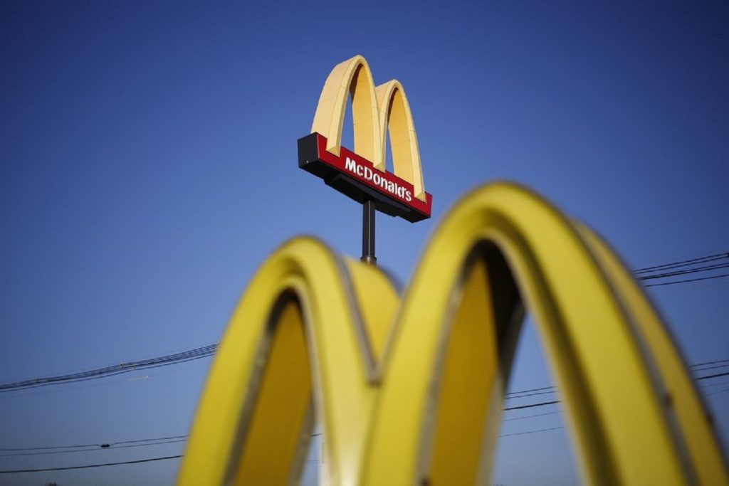 ΗΠΑ: Τα Mcdonald’s θα δώσουν σε τρεις τυχερούς «χρυσή κάρτα» για δωρεάν γεύματα για 50 χρόνια