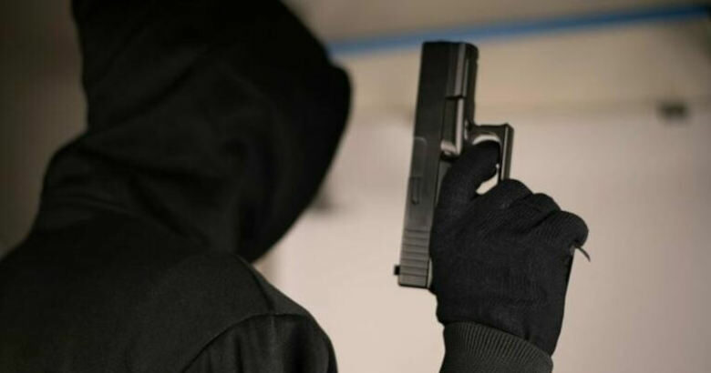 Ένοπλη ληστεία σε σούπερ μάρκετ στο Κορωπί – Τρόμος για υπαλλήλους και πελάτες