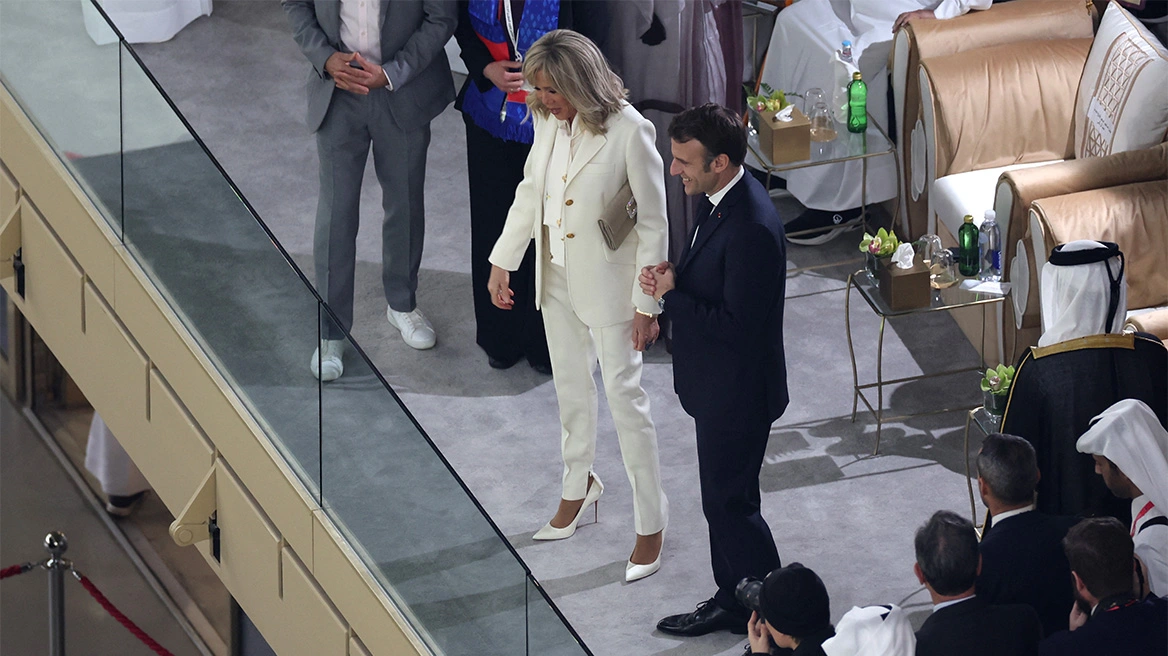 Μουντιάλ 2022: Στις εξέδρες μαζί με τη Μπριζίτ ο Εμανουέλ Μακρόν (φωτο)