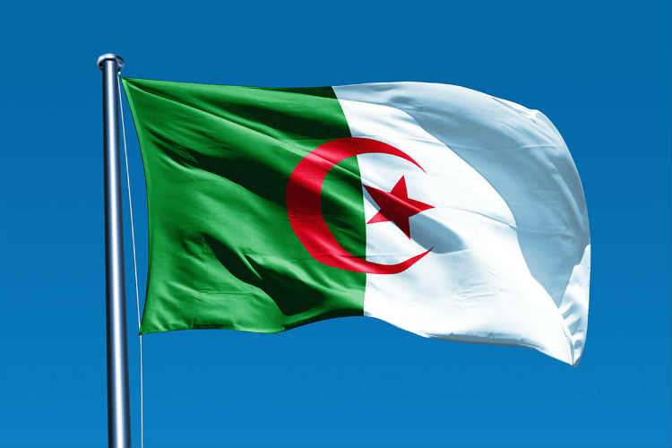 Η Αλγερία εξετάζει το ενδεχόμενο να εξάγει την πλεονάζουσα ηλεκτρική ενέργειά της στην Ευρώπη