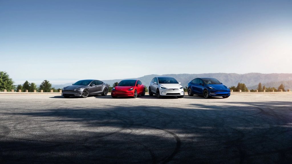 Τι μπορεί να συνδέει την Tesla με την… Lada;