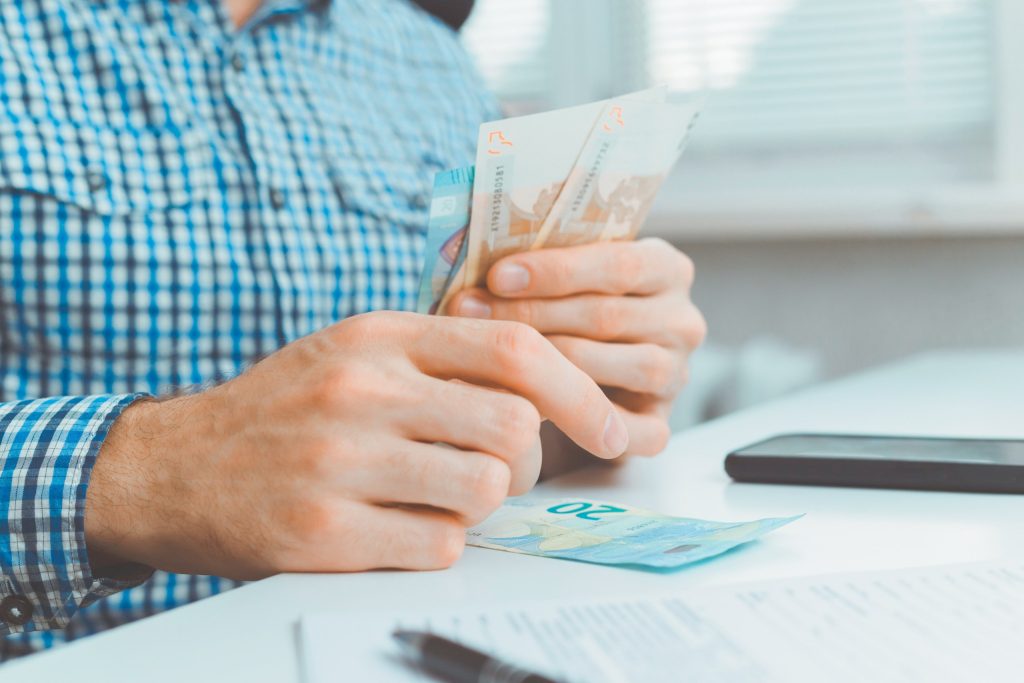 Δημόσιο: Αυξήσεις 10% εξήγγειλε ο Τσίπρας – Κατώτατος μισθός στα 880 ευρώ