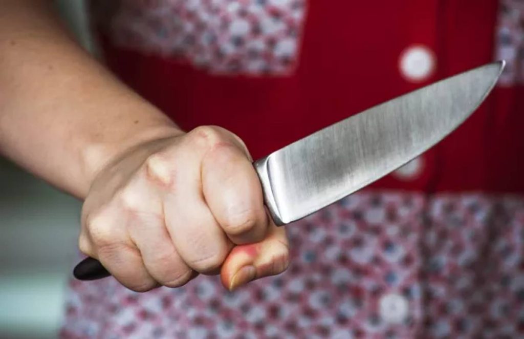 Κρήτη: Στον εισαγγελέα η 56χρονη που απείλησε με μαχαίρι τη σύντροφό της – Κατηγορείται για απόπειρα ανθρωποκτονίας